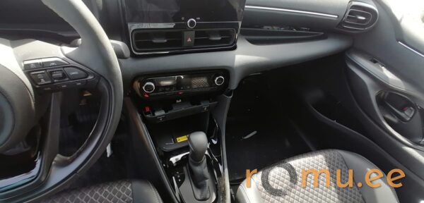 Toyota Yaris (2024) - Image 8