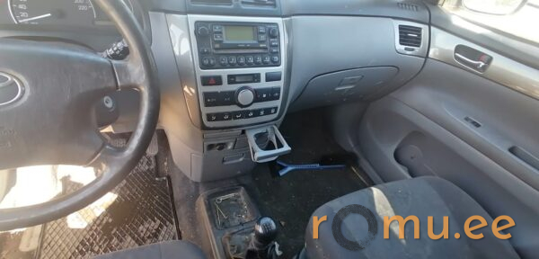 Toyota Avensis Verso (2003) - Image 8
