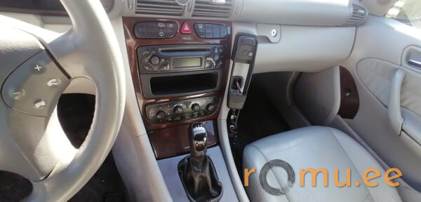 Mercedes-Benz C180 (2001) - Image 8