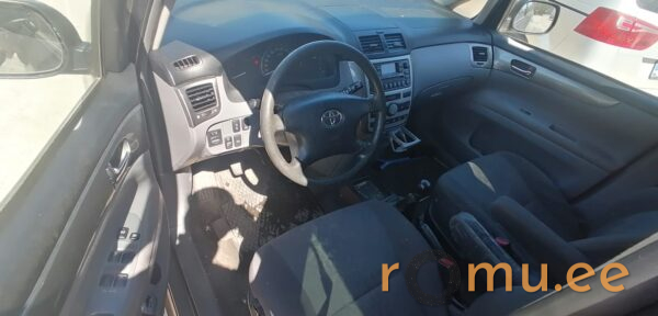 Toyota Avensis Verso (2003) - Image 7