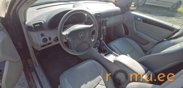 Mercedes-Benz C180 (2001) - Image 7