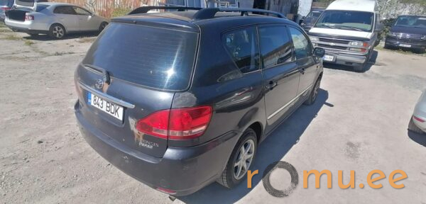 Toyota Avensis Verso (2003) - Image 4