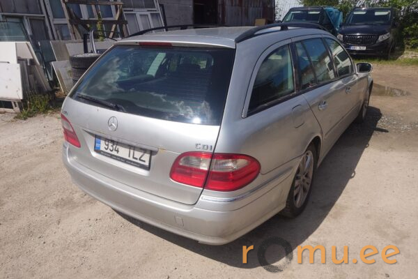 Mercedes-Benz E270 CDi T (2004) - Image 3
