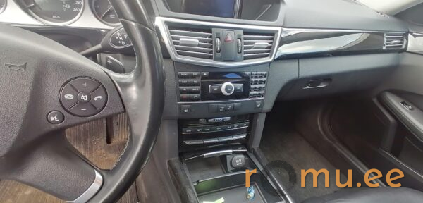 Mercedes-Benz E350 CDi 4Matic (2010) - Image 7