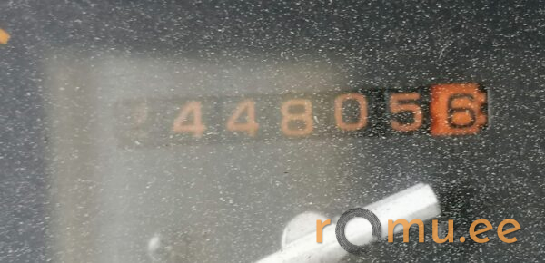 Nissan King Cab (1990) - Image 11