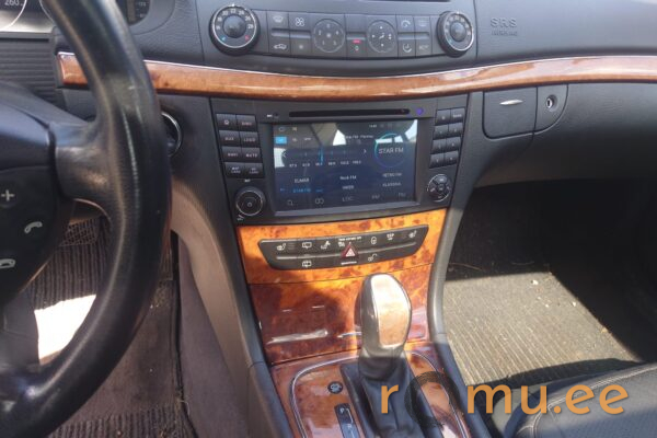 Mercedes-Benz E270 CDi T (2004) - Image 7