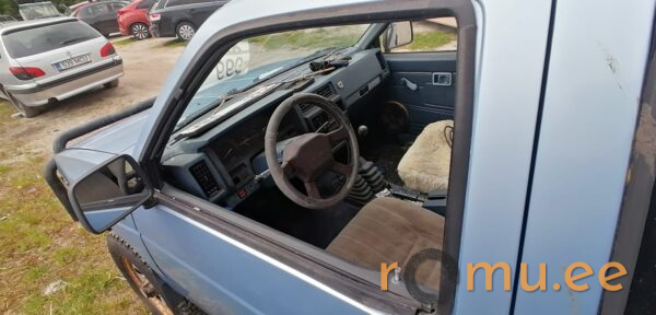 Nissan King Cab (1990) - Image 7