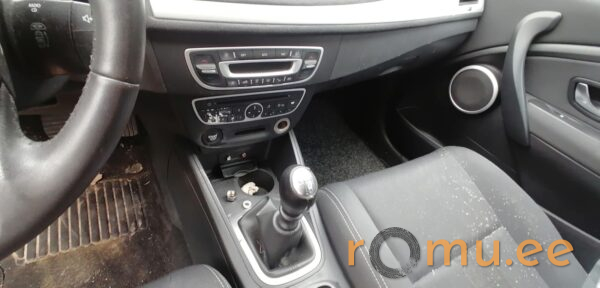 Renault Megane (2010) — изображение 8