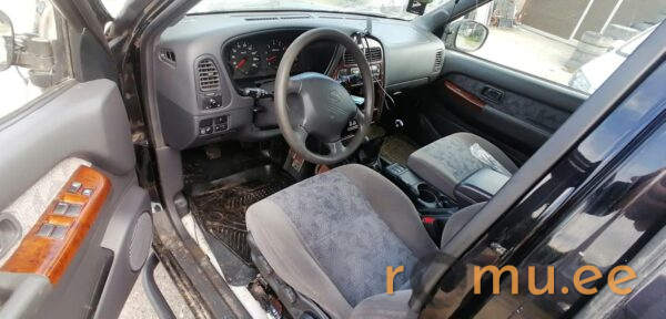 Nissan Pathfinder (2000) - Image 7