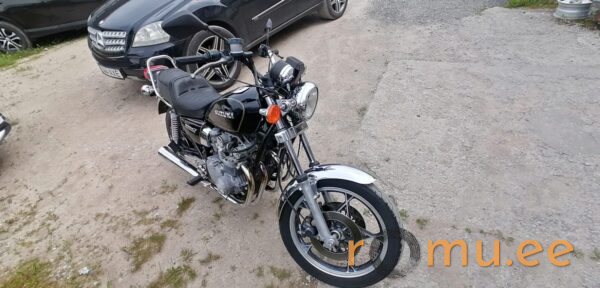 Suzuki GS 550 (1981) - Image 2