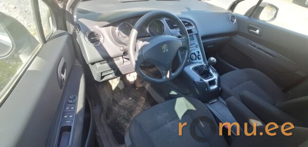 Peugeot 5008 (2012) - Image 7