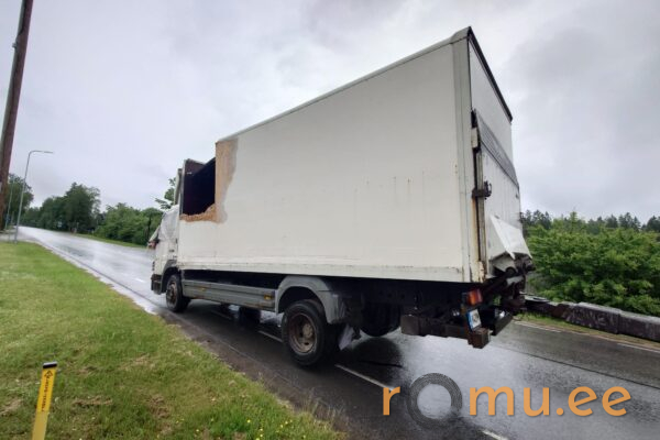 Mercedes-Benz Atego 1218L (2011) - Image 4