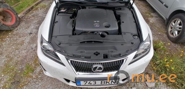 Lexus IS250 (2012) - Image 8
