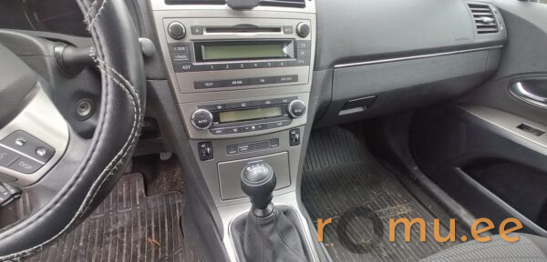 Toyota Avensis (2011) - Image 9