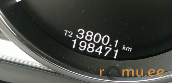 Volvo XC60 (2017) - Image 10