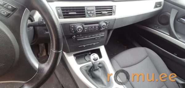 BMW 318d (2011) - Image 9