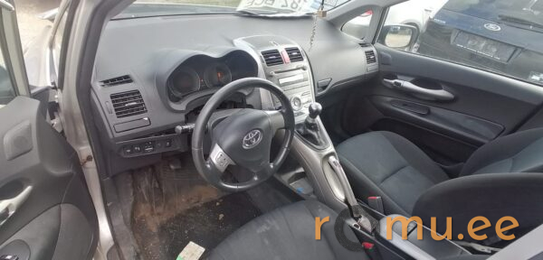 Toyota Auris (2009) — изображение 7