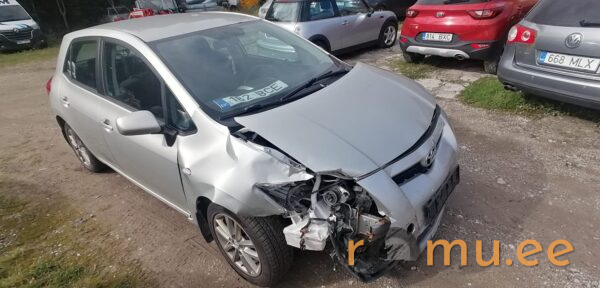 Toyota Auris (2009) — изображение 2