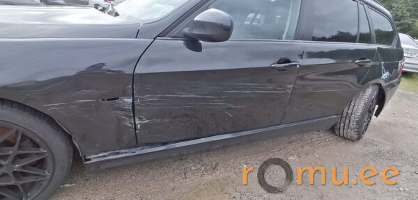 BMW 318d (2011) - Image 6
