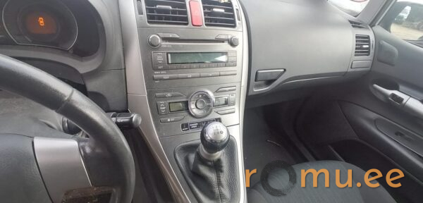 Toyota Auris (2009) — изображение 8