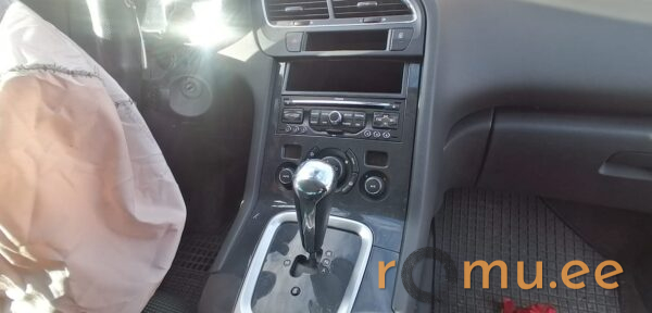 Peugeot 5008 (2012) - Image 8