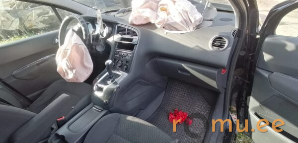 Peugeot 5008 (2012) - Image 7