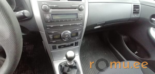 Toyota Corolla (2012) - Image 8