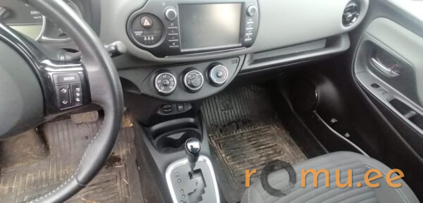 Toyota Yaris (2017) - Image 8