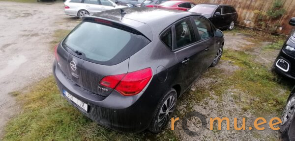 Opel Astra (2010) - Image 4