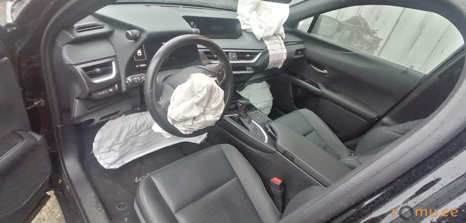 Lexus UX250h (2022) - Image 7