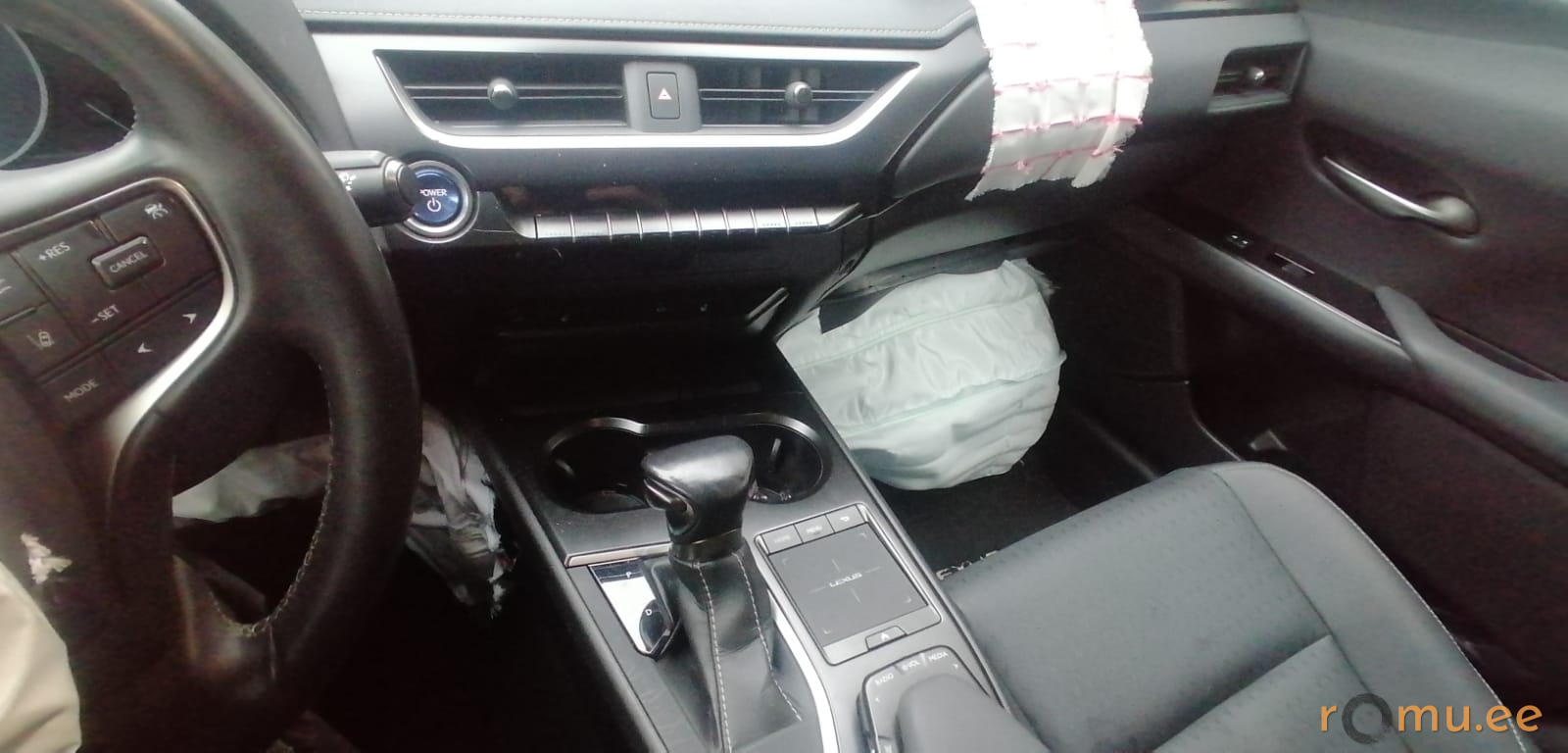 Lexus UX250h (2022) - Image 8