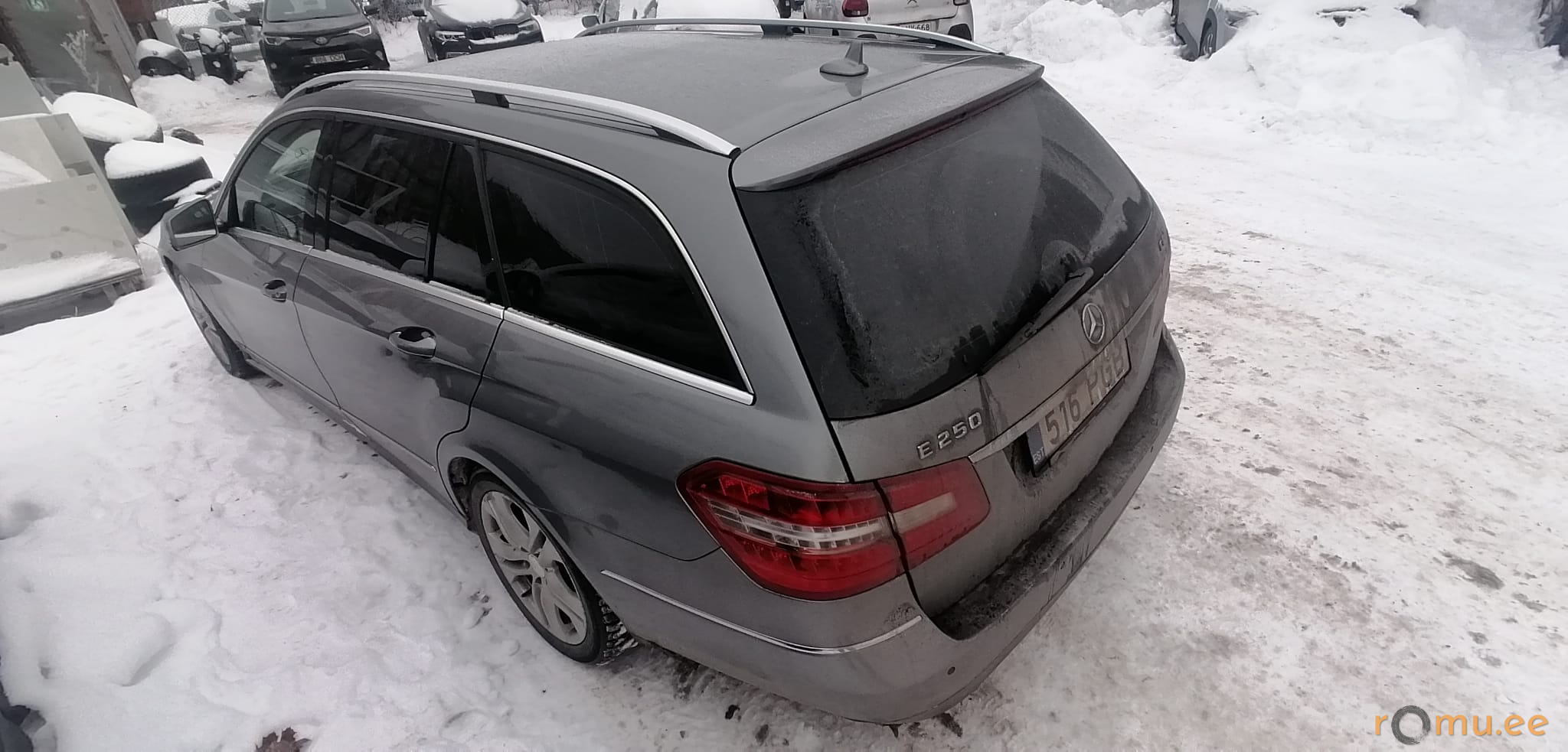 Mercedes-Benz E250 CDi (2011) - Image 4