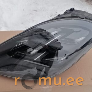 Esituli (PORSCHE PANAMERA 4)