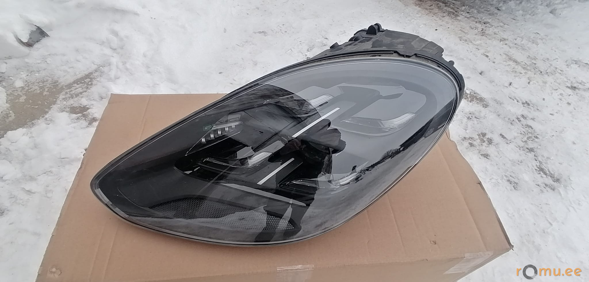 Esituli (PORSCHE PANAMERA 4)