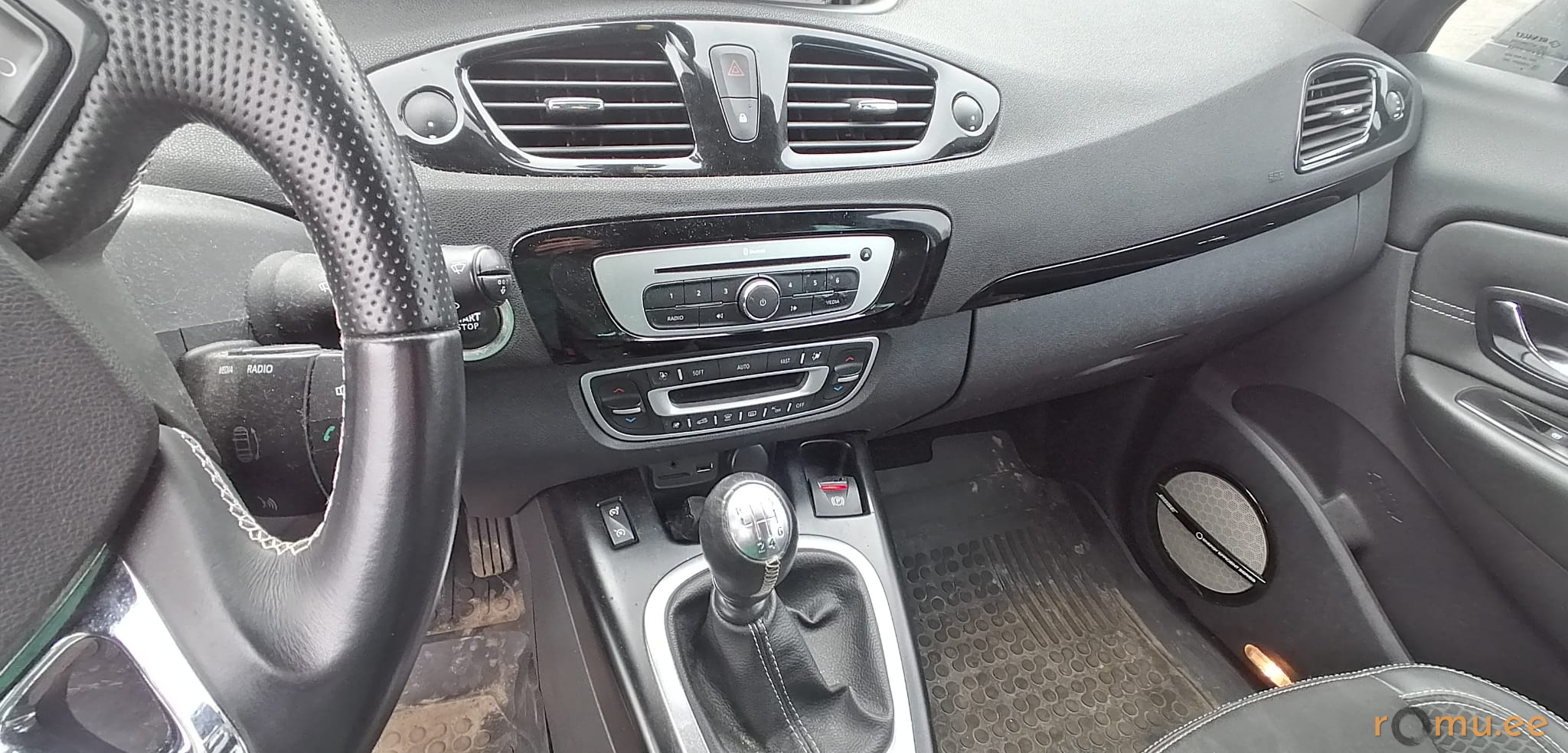 Renault Megane Scenic (2014) - Image 8