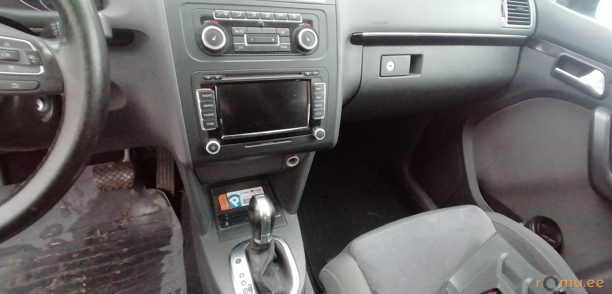 Volkswagen Touran (2011) - Image 8