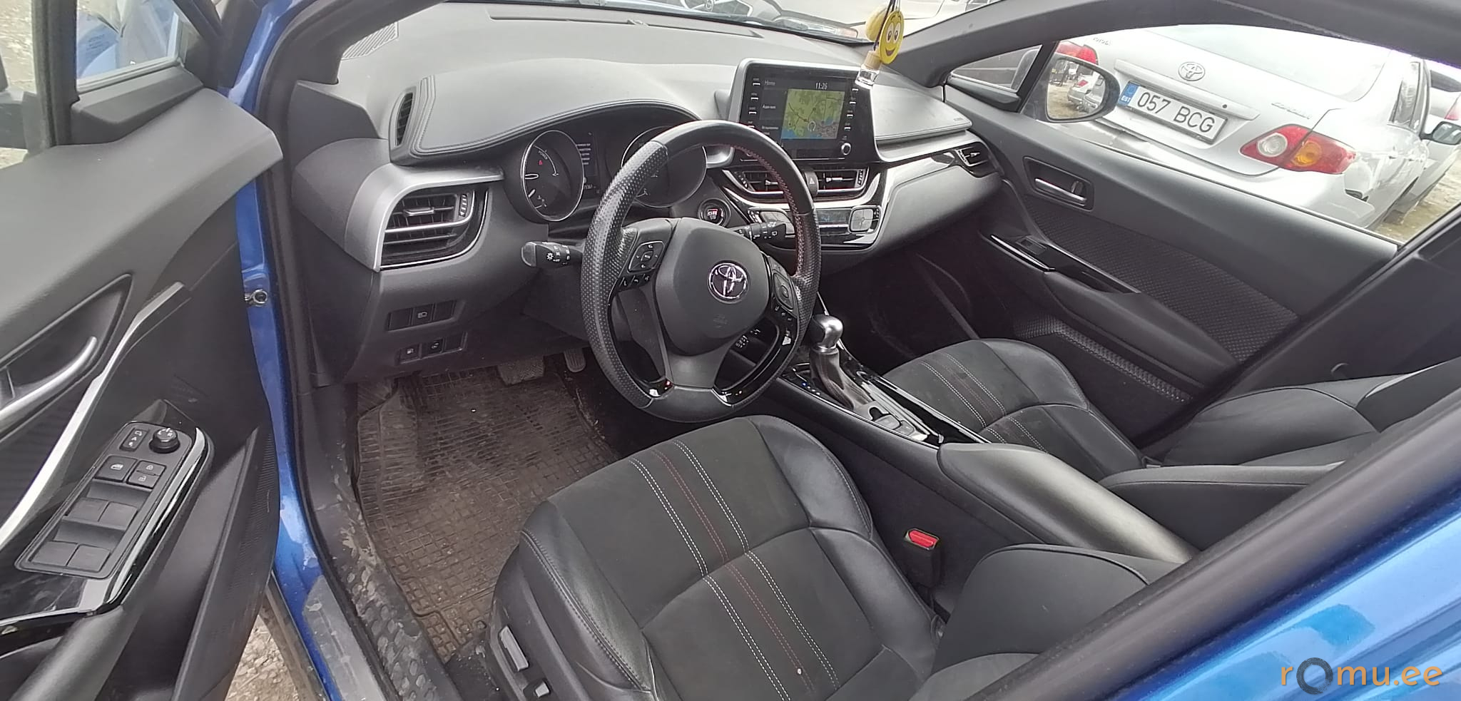 Toyota C-HR (2022) — изображение 8