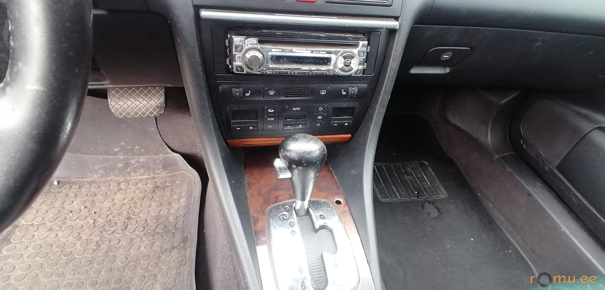 Audi A6 Avant (2000) - Image 8
