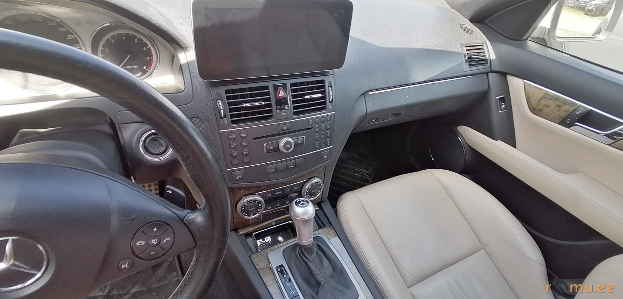Mercedes-Benz C300 Kompressor (2008) - Image 8