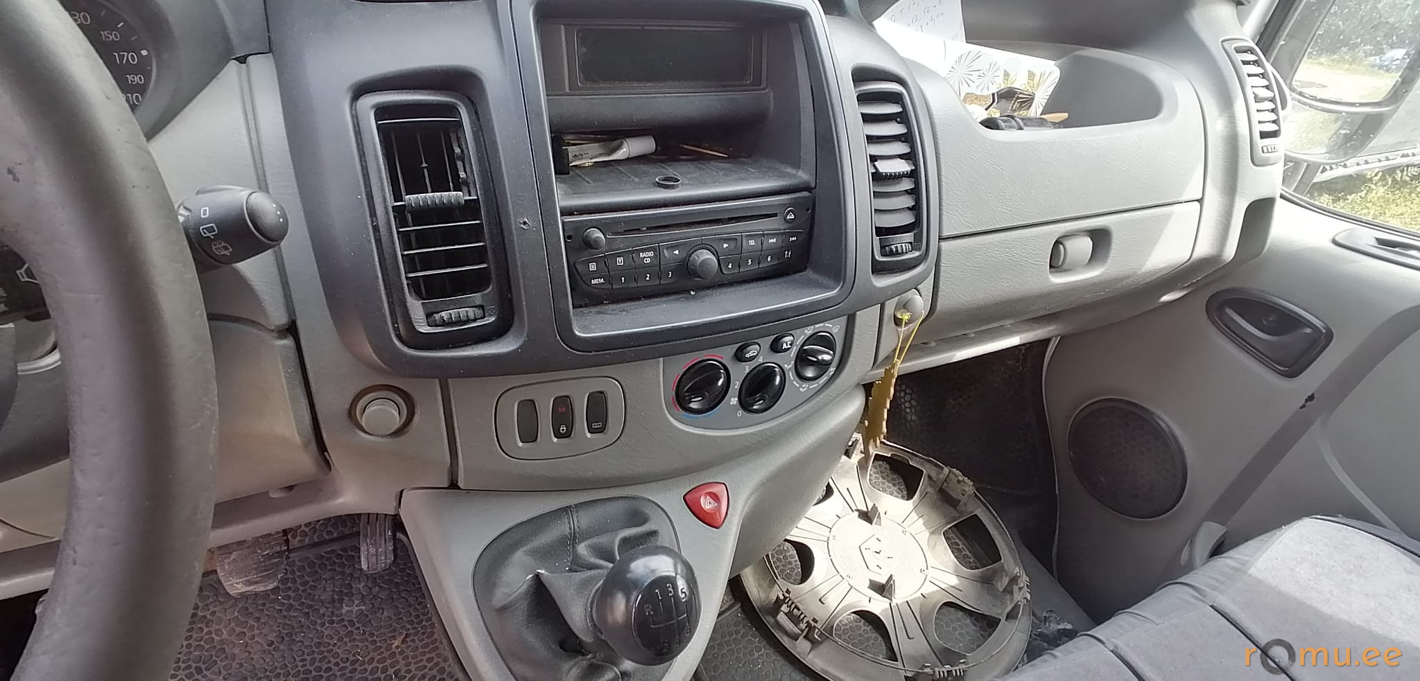Renault Trafic (2012) - Image 8