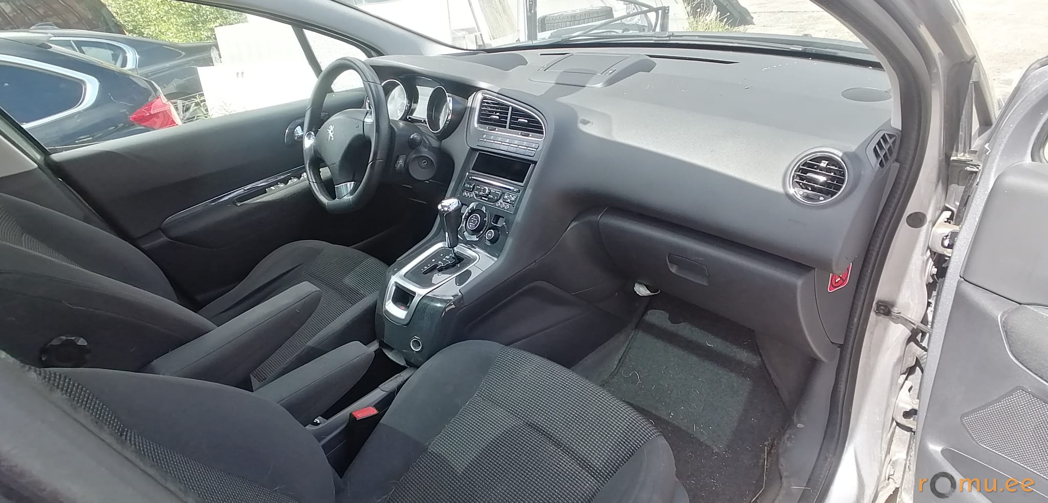 Peugeot 5008 (2015) - Image 8