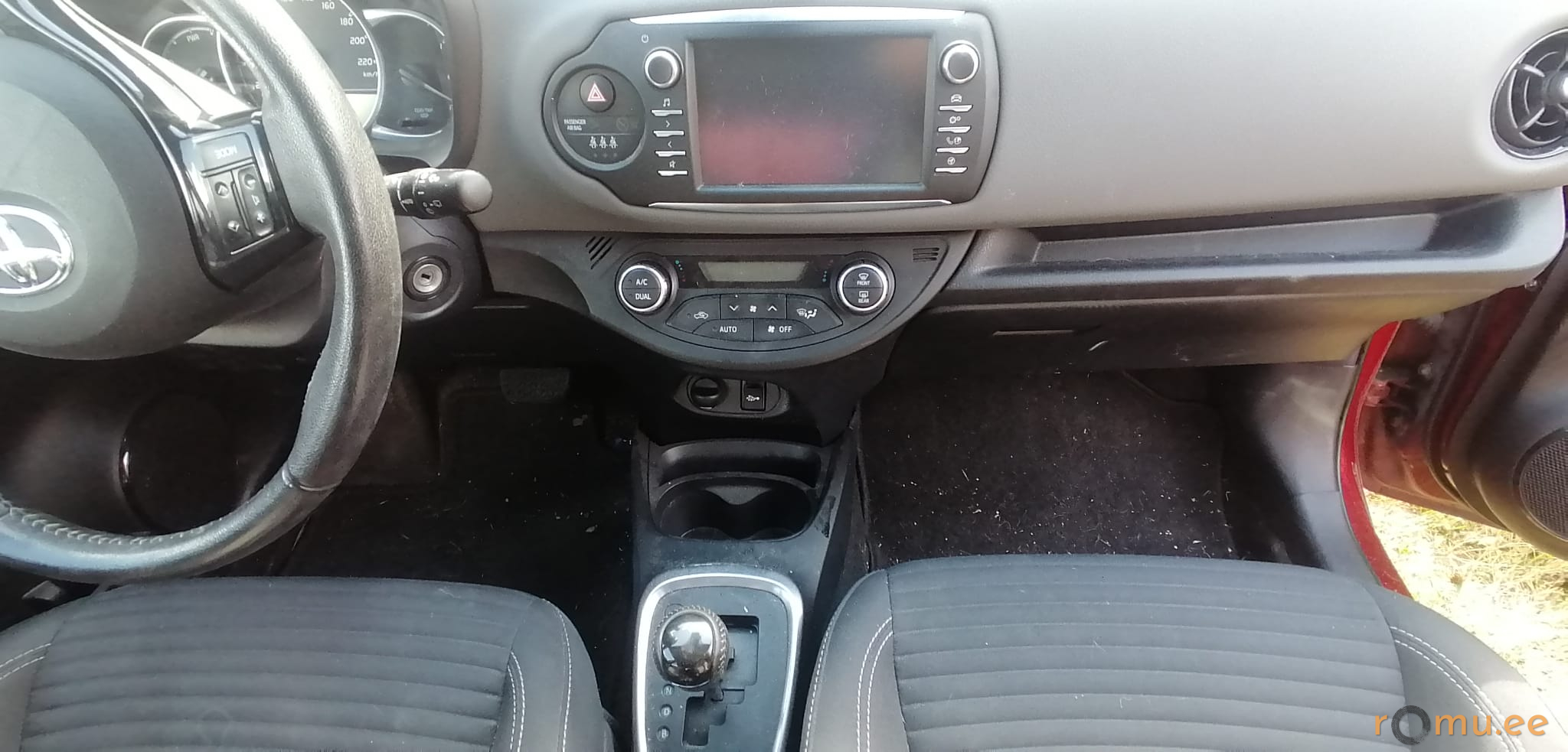 Toyota Yaris Hybrid (2018) — изображение 9