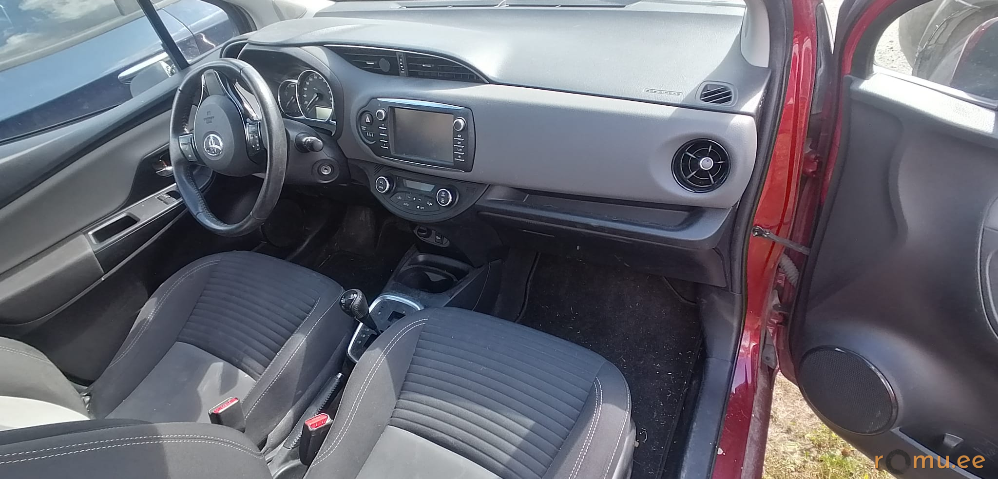Toyota Yaris Hybrid (2018) — изображение 8