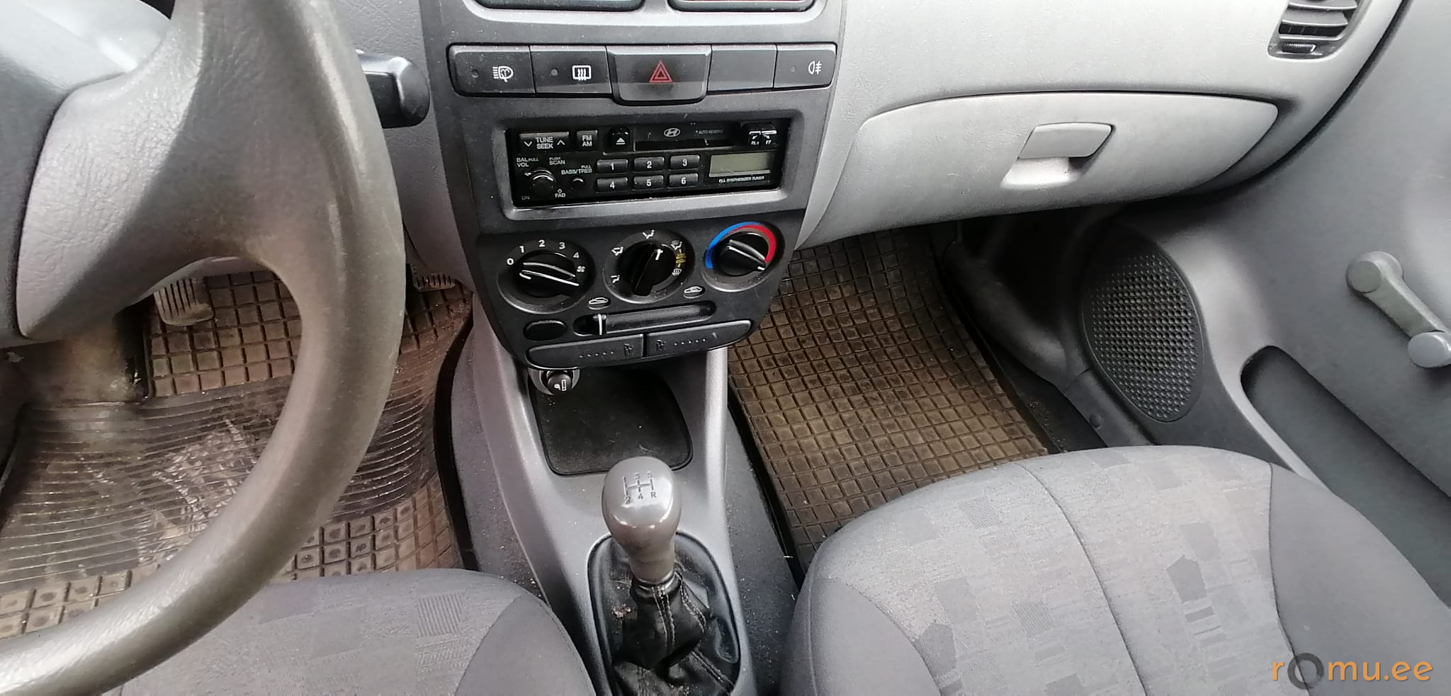 Hyundai Accent (2003) - Image 8
