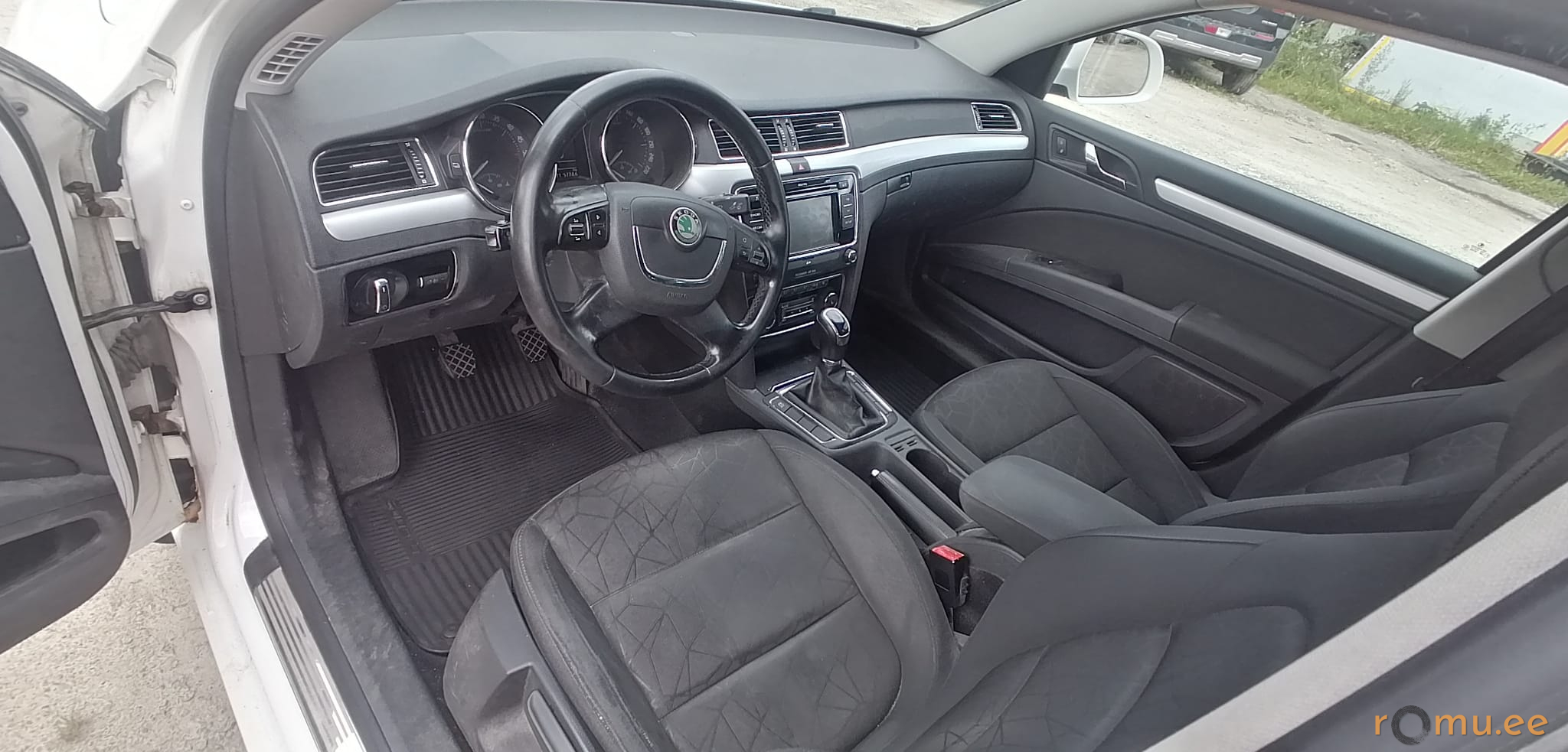 Skoda Superb (2011) - Image 6