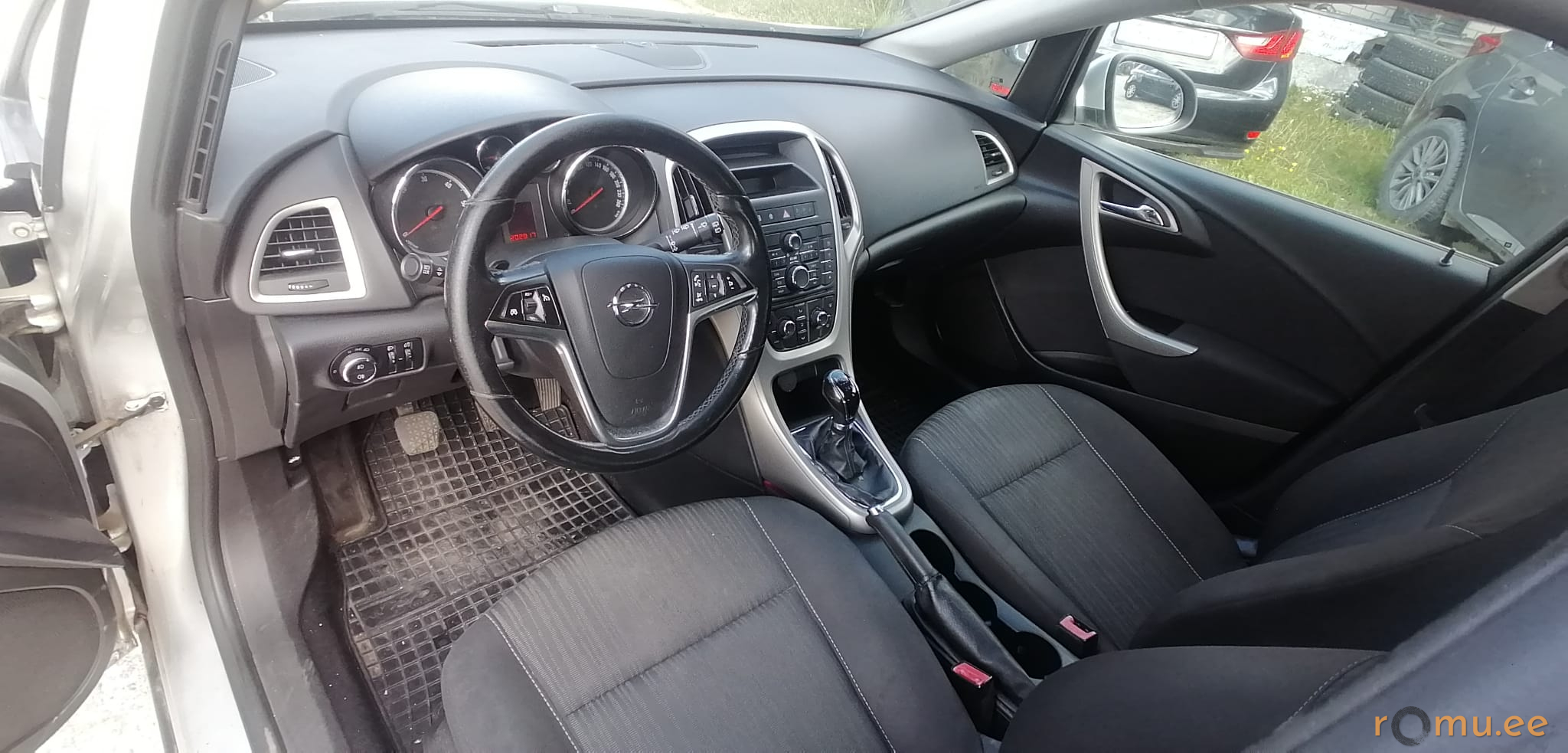 Opel Astra Sports Tourer (2011) - Image 6