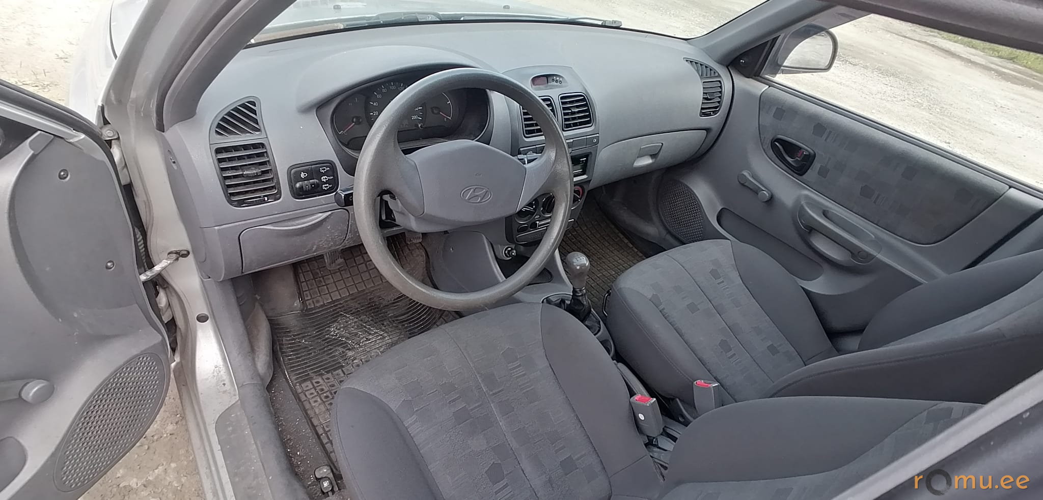 Hyundai Accent (2003) - Image 7