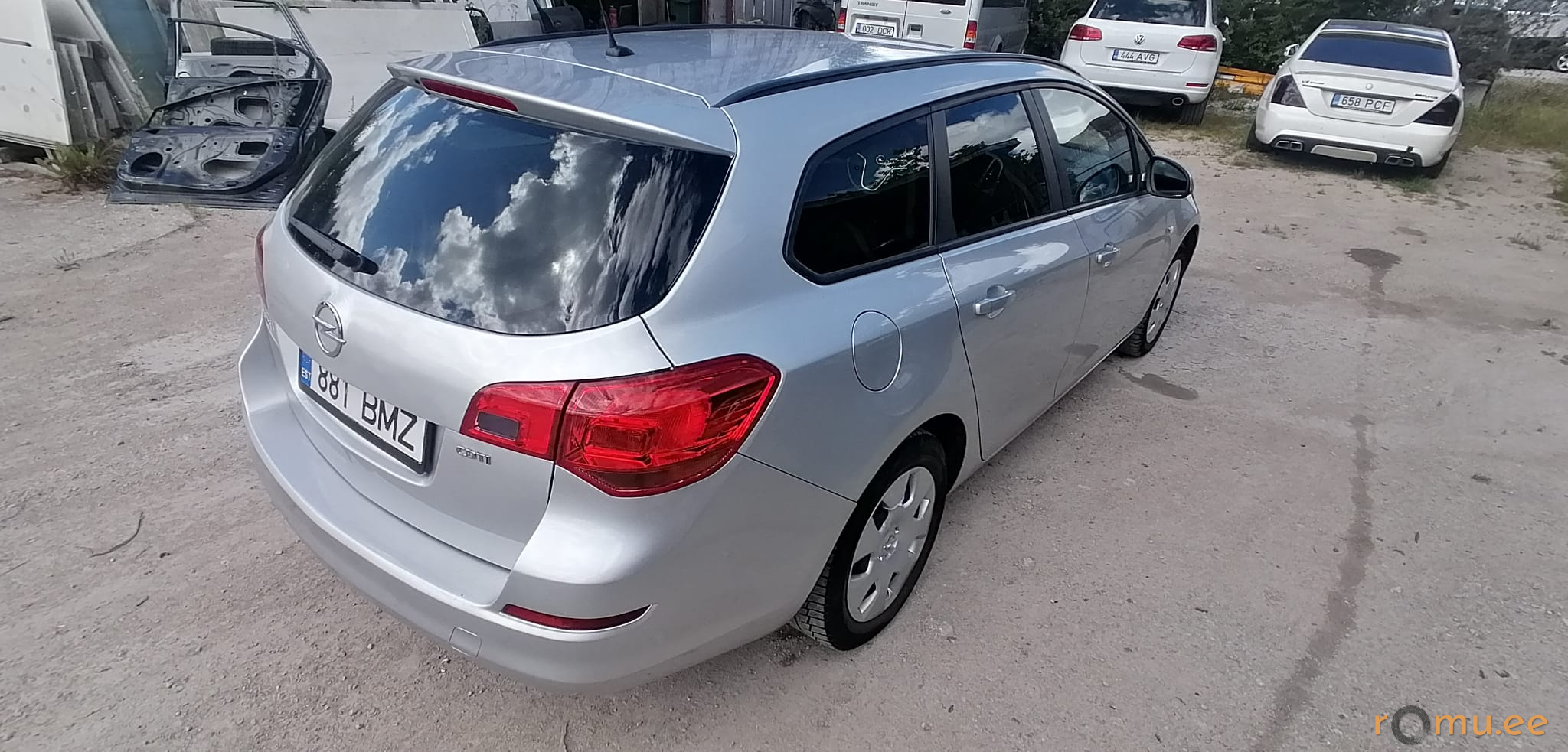 Opel Astra Sports Tourer (2011) - Image 4