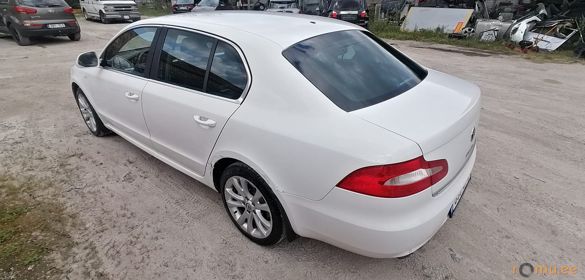 Skoda Superb (2011) - Image 4