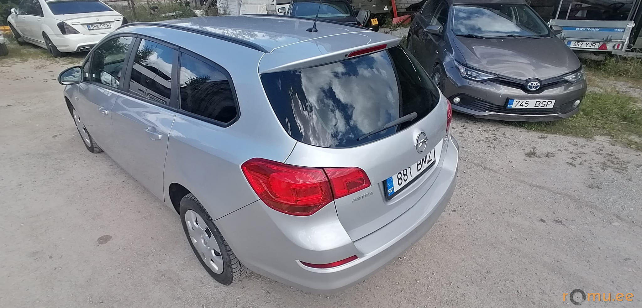 Opel Astra Sports Tourer (2011) - Image 3